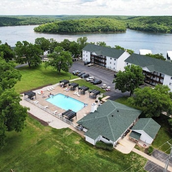 amazing lake views with pool loft and balcony