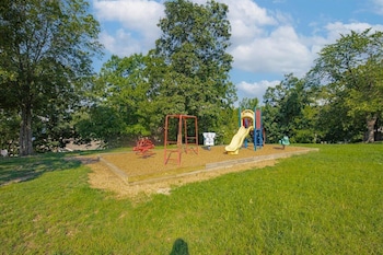 Lakefront Condo With 2 Pools, Courts, Trails & Patios At 12Mm,,2 star
