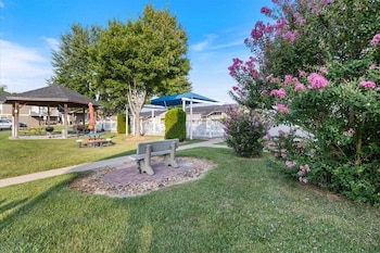 lazydays pet friendly condo w pool and slip at 3m