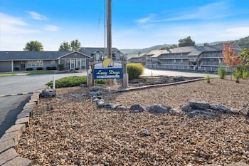 lazydays pet friendly condo w pool and slip at 3m