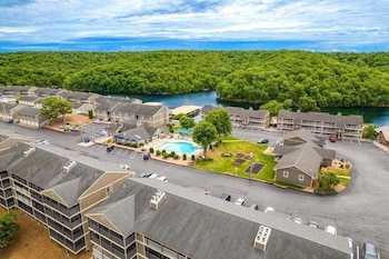 lazydays pet friendly condo w pool and slip at 3m