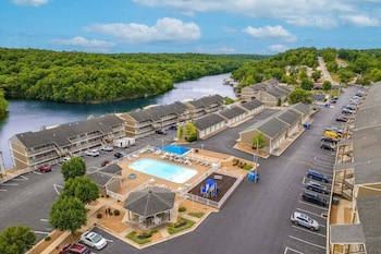 lazydays pet friendly condo w pool and slip at 3m