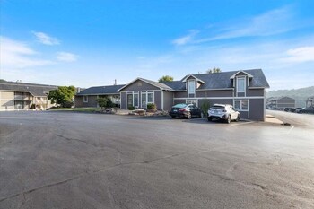 lazydays pet friendly condo w pool and slip at 3m
