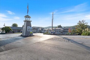 lazydays pet friendly condo w pool and slip at 3m
