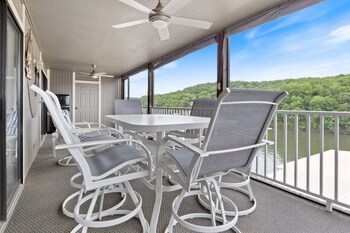 lazydays pet friendly condo w pool and slip at 3m