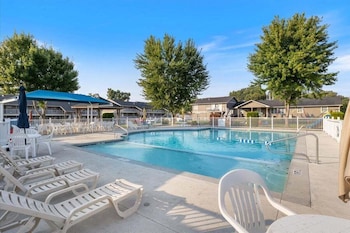 lazydays pet friendly condo w pool and slip at 3m