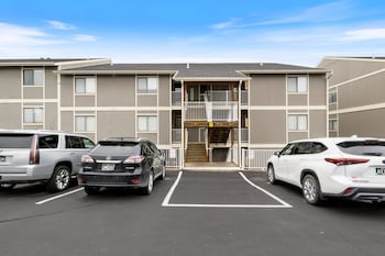 lazydays pet friendly condo w pool and slip at 3m