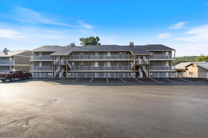 lazydays pet friendly condo w pool and slip at 3m