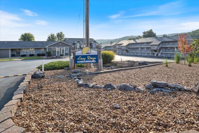 lazydays pet friendly condo w pool and slip at 3m