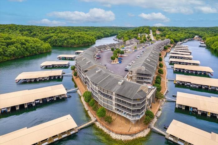 lazydays pet friendly condo w pool and slip at 3m