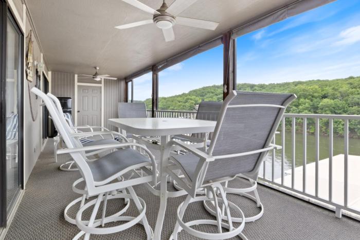 lazydays pet friendly condo w pool and slip at 3m