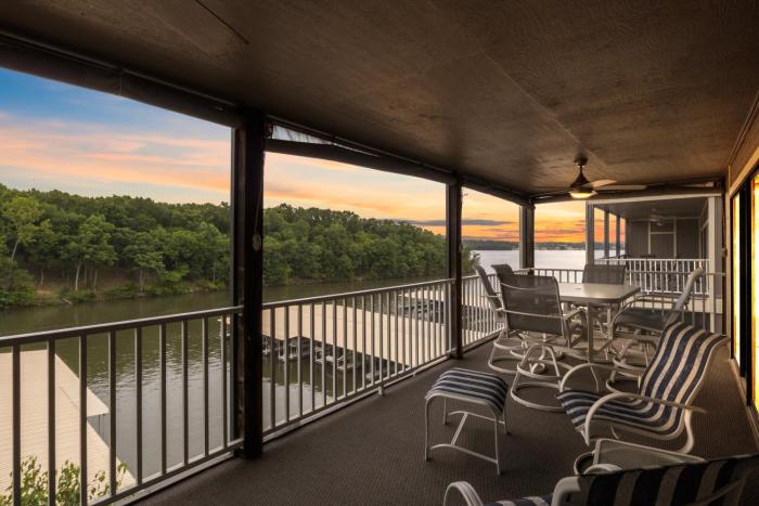 lazydays pet friendly condo w pool and slip at 3m