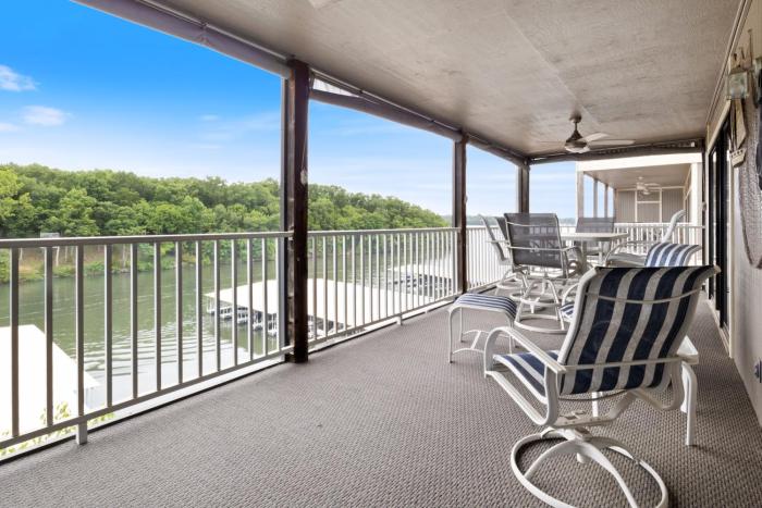 lazydays pet friendly condo w pool and slip at 3m