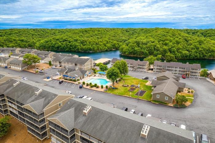 lazydays pet friendly condo w pool and slip at 3m