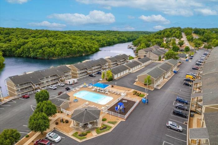 lazydays pet friendly condo w pool and slip at 3m