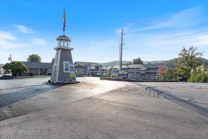 lazydays pet friendly condo w pool and slip at 3m
