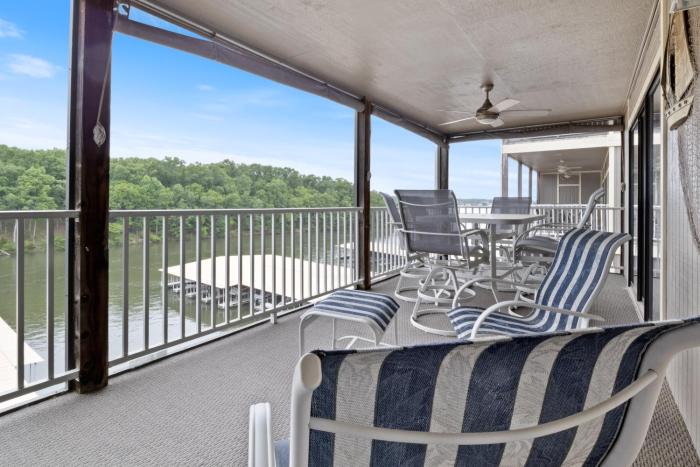 lazydays pet friendly condo w pool and slip at 3m