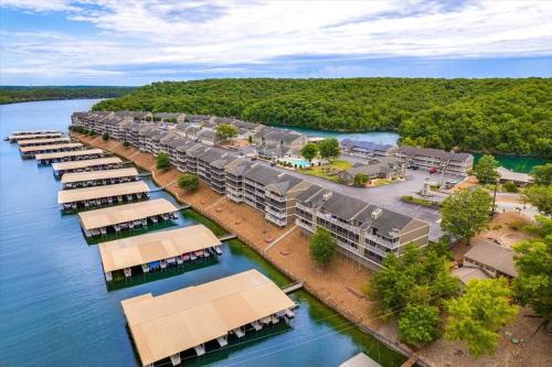 lazydays pet friendly condo w pool and slip at 3m