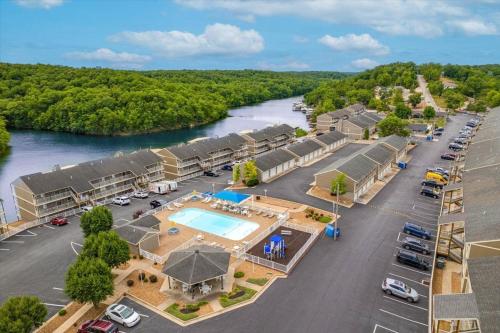 lazydays pet friendly condo w pool and slip at 3m