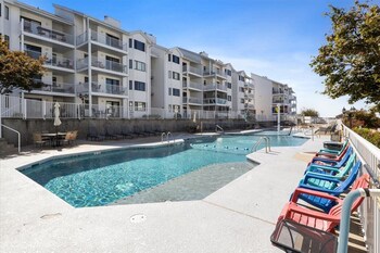 Lakefront Osage Beach Condo + Workspace W/ Pool Views,,2 star