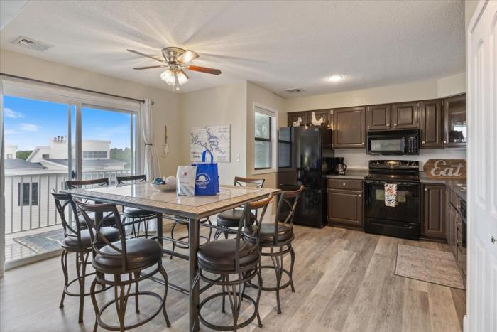 lakefront osage beach condo workspace w pool views