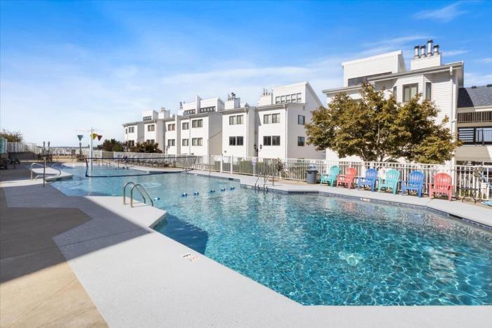 lakefront osage beach condo workspace w pool views