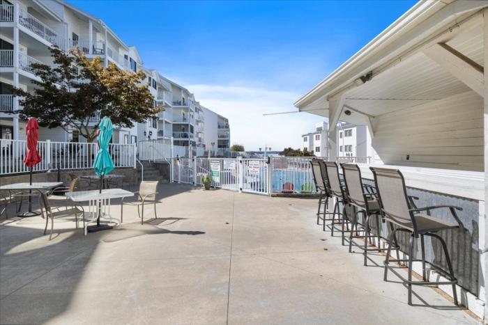 lakefront osage beach condo workspace w pool views