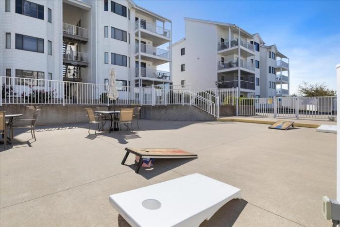 lakefront osage beach condo workspace w pool views