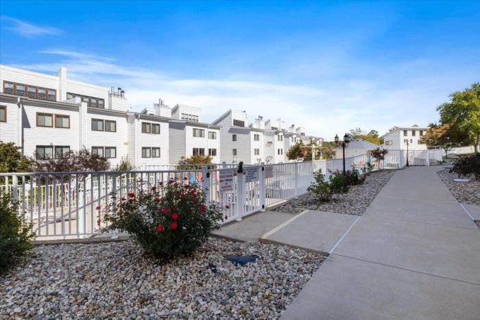 lakefront osage beach condo workspace w pool views