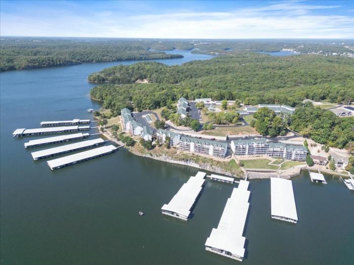 lakefront osage beach condo workspace w pool views