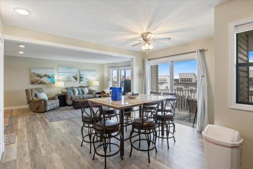 lakefront osage beach condo workspace w pool views