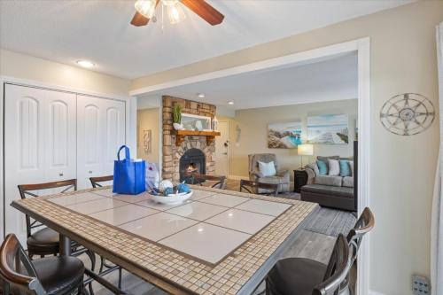 lakefront osage beach condo workspace w pool views