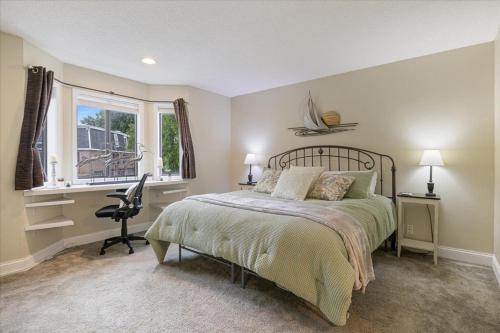 lakefront osage beach condo workspace w pool views