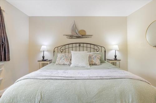 lakefront osage beach condo workspace w pool views