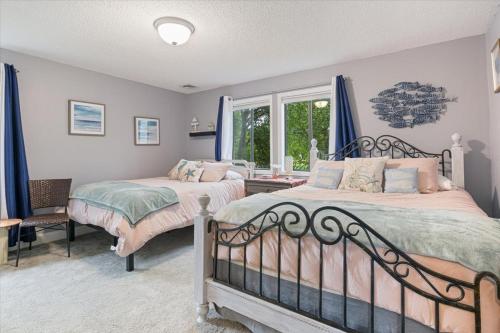 lakefront osage beach condo workspace w pool views