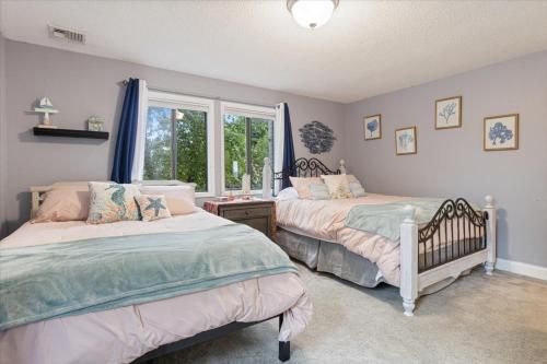 lakefront osage beach condo workspace w pool views