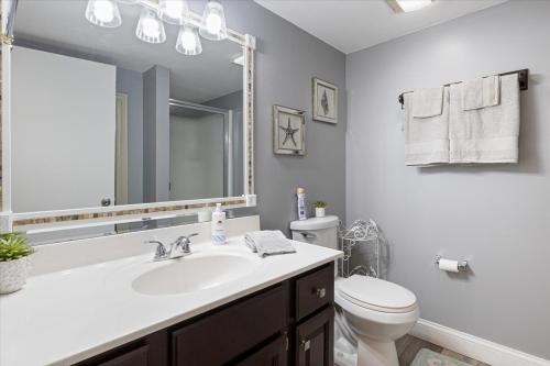 lakefront osage beach condo workspace w pool views