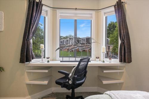 lakefront osage beach condo workspace w pool views
