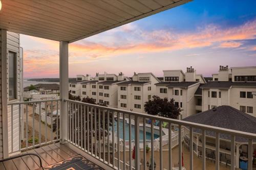 lakefront osage beach condo workspace w pool views