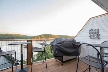 Penthouse Living In The Heart Of The State Park,,2 star