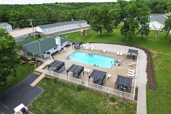 Penthouse Living In The Heart Of The State Park,,2 star
