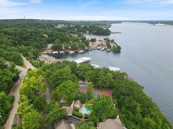 lakefront 1st floor condo screened patio pools and courts