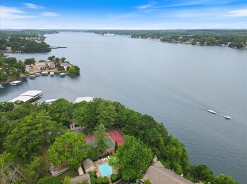 lakefront 1st floor condo screened patio pools and courts