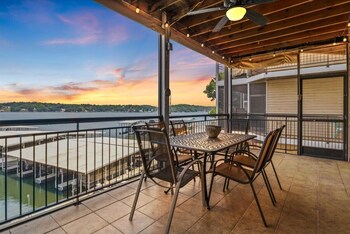 lakefront 1st floor condo screened patio pools and courts