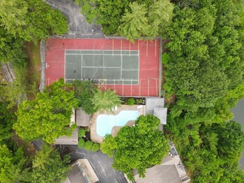 lakefront 1st floor condo screened patio pools and courts