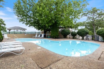 lakefront 1st floor condo screened patio pools and courts