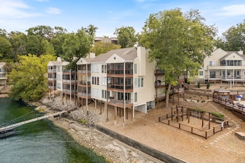 poolside condo with amazing lake views and design