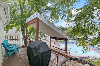 poolside condo with amazing lake views and design