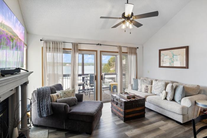 poolside condo with amazing lake views and design