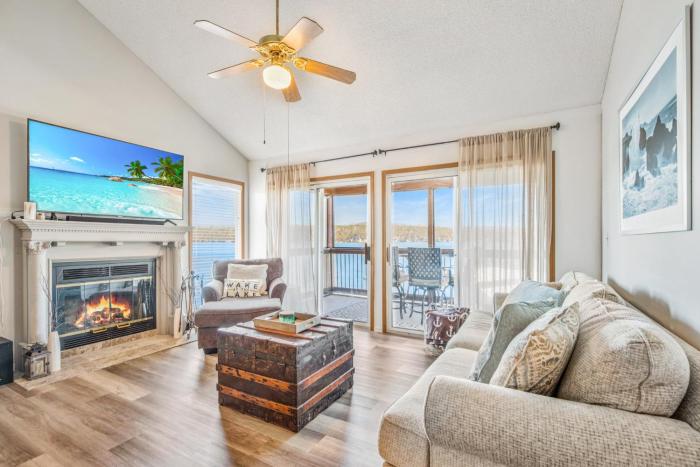 poolside condo with amazing lake views and design